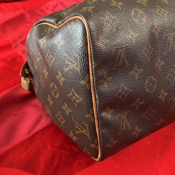 Authentic Louis Vuitton authentic vintage speedy 30 and pretty good condition! - Picture 9 of 10